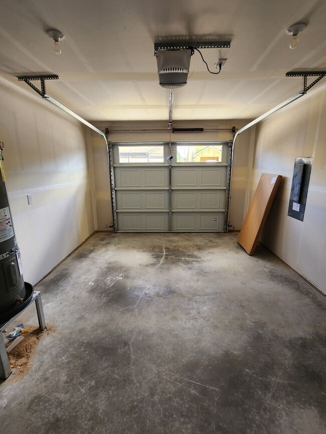 Building Photo - 1011 Peach Rd