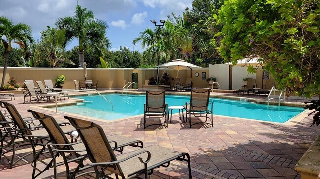 Building Photo - 1064 N Tamiami Trl