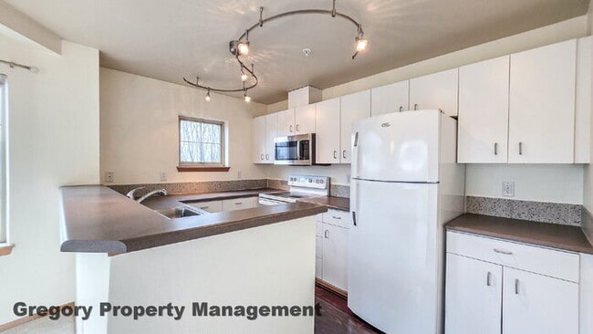Building Photo - Sunny Capitol Hill 2 BR 1.5 BA Condo with Garage Parking Included & Skyline Views!