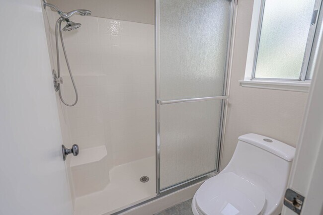 Building Photo - COMING SOON! 2 Bedroom Condo in Valencia!