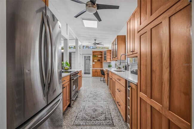 Building Photo - 4925 Camellia Way S