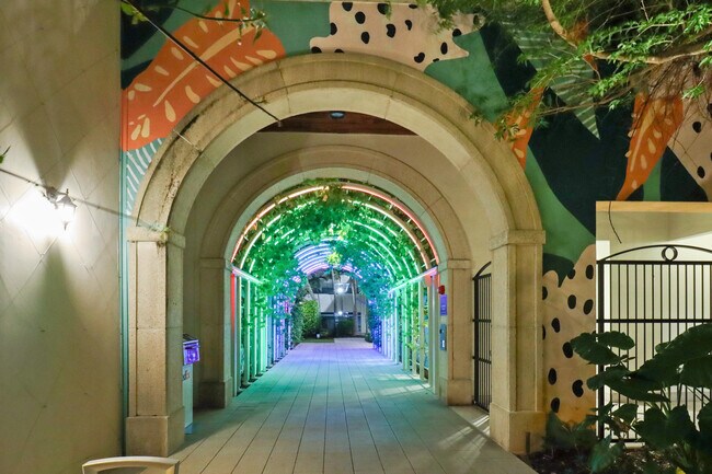 Building Photo - 600 S Dixie Hwy