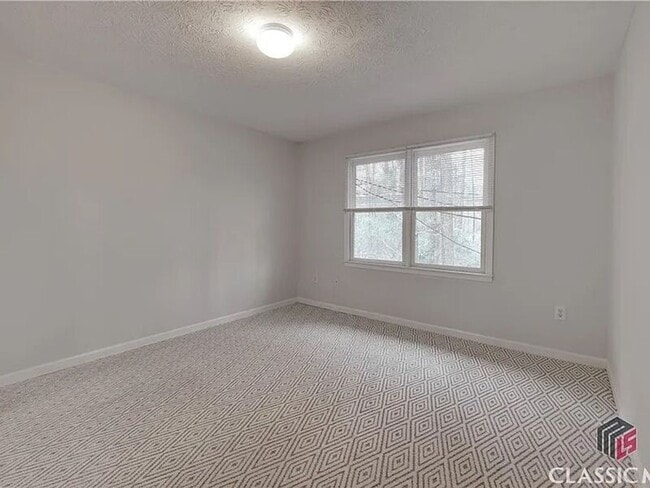 Building Photo - 207 Highland Park Dr