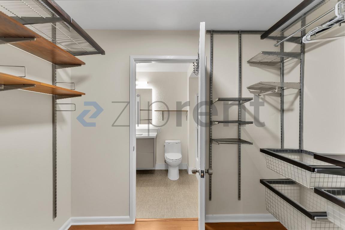 Building Photo - Unit 121