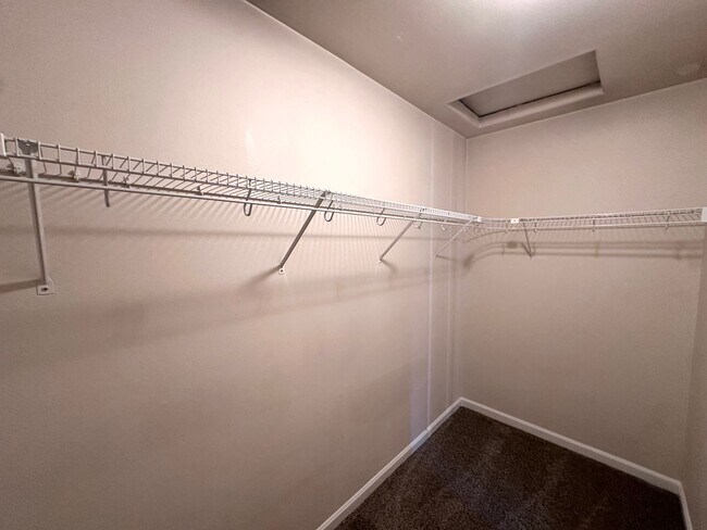 Building Photo - BEAUTIFUL 3 BEDROOM AND 2.5 BATHROOM TOWNHOUSE IN SOUTHWEST REDMOND!