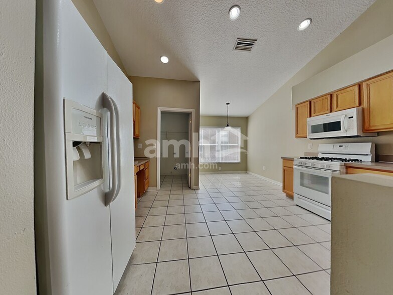 Building Photo - 7029 Monarch Park Dr