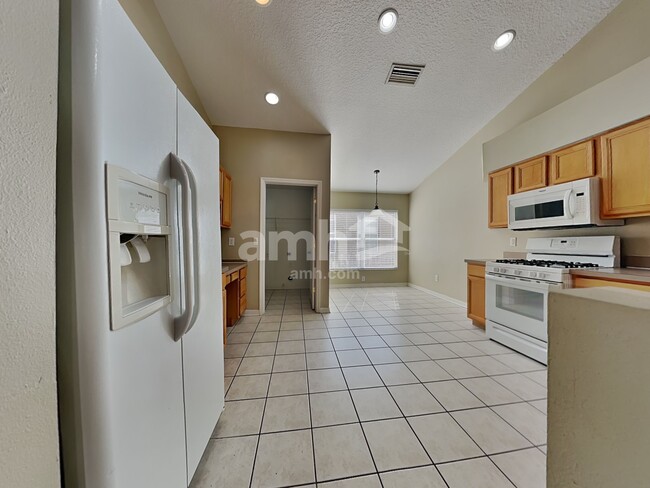 Building Photo - 7029 Monarch Park Dr