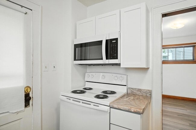 Building Photo - 825 S Terrace Ave