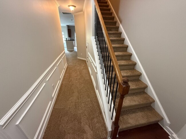 Building Photo - Modern Townhome in Steele Creek – Walkable...