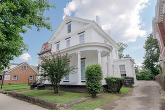 Building Photo - 444 Greene St