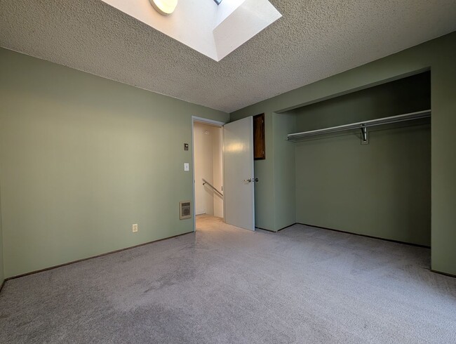 Building Photo - Fantastic 3-Bedroom, 2.5-Bath Home In East Eugene!