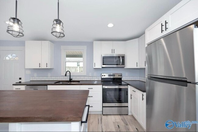 Building Photo - 3904 Cypress Ave SW