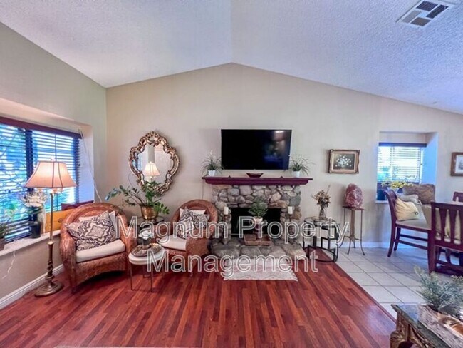 Building Photo - 39761 Rustic Glen Dr