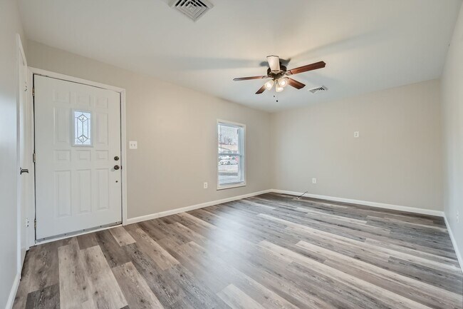 Building Photo - 601 Boxelder Dr