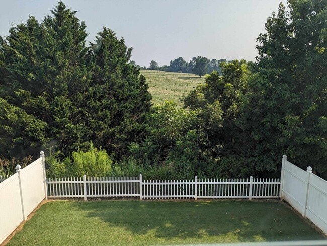 Building Photo - 155 Oakmont Dr