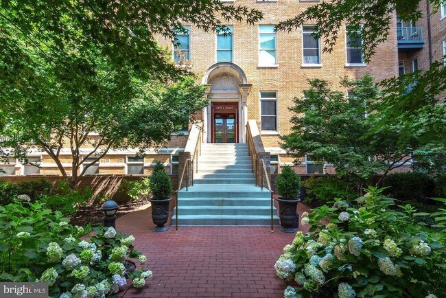 Building Photo - 2425 L St NW