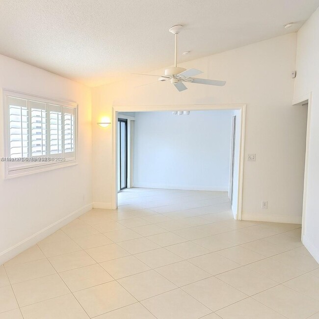 Building Photo - 8190 Springtree Rd