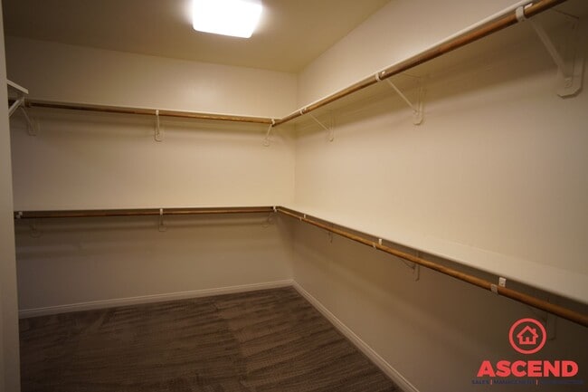 Building Photo - Glamorous Home in Seven Oaks Gated Community!