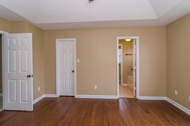 Building Photo - 3 Bedroom, 2 Bath Home in Valley View with...