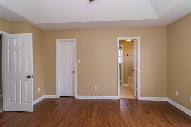 Building Photo - 3 Bedroom, 2 Bath Home in Valley View with Privacy Fenced in Backyard! June move in!!