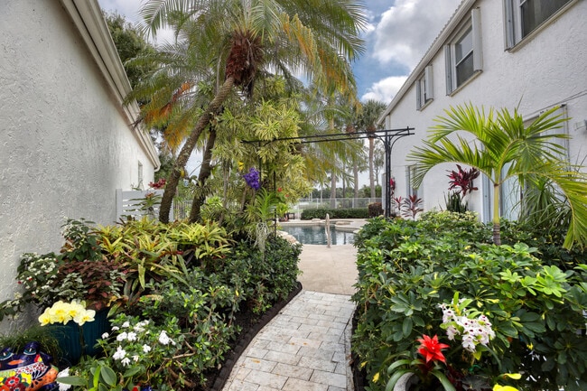 Building Photo - 2070 Chagall Cir