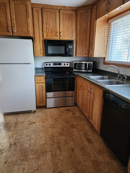 Building Photo - 215 E 500 N