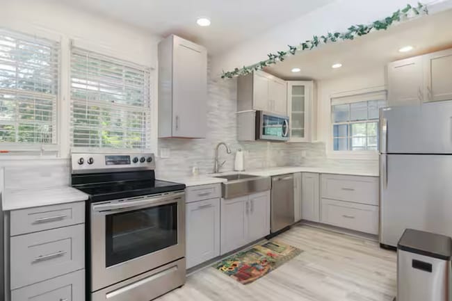 Building Photo - 426 Riverland Dr
