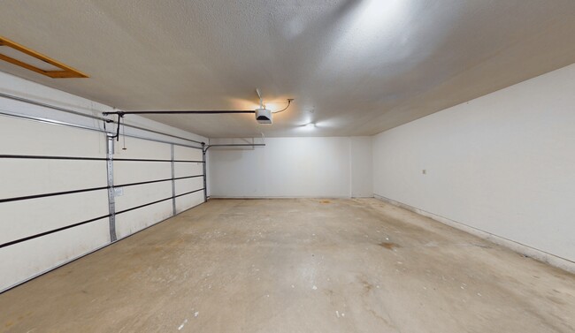 Building Photo - 624 N 16th Ave