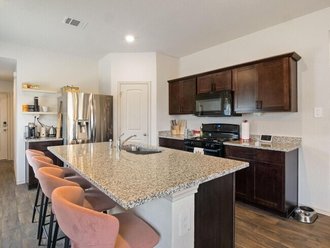 Building Photo - Greenbelt Home in San Marcos