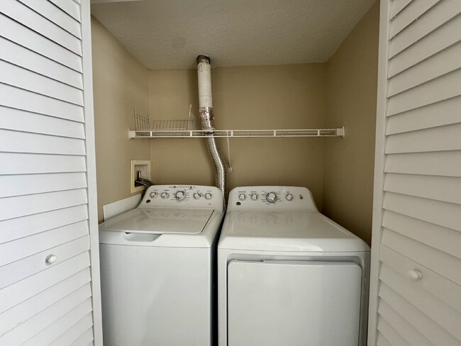 Building Photo - Fully renovated Townhome for Rent in Daven...