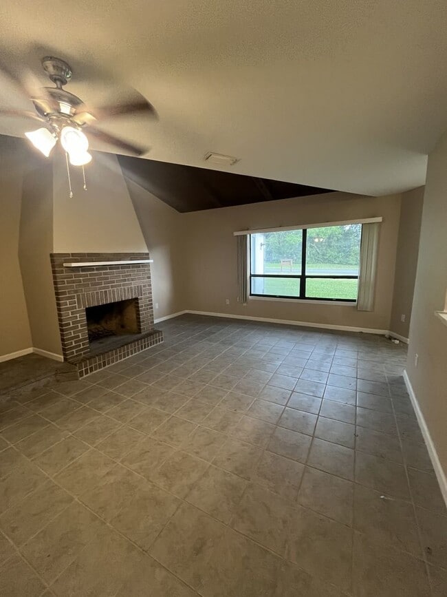 Building Photo - Updated 2BR/1.5BA Townhome w/ Office + Garage