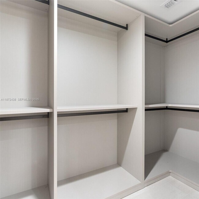 Building Photo - 10281 W Bay Harbor Dr