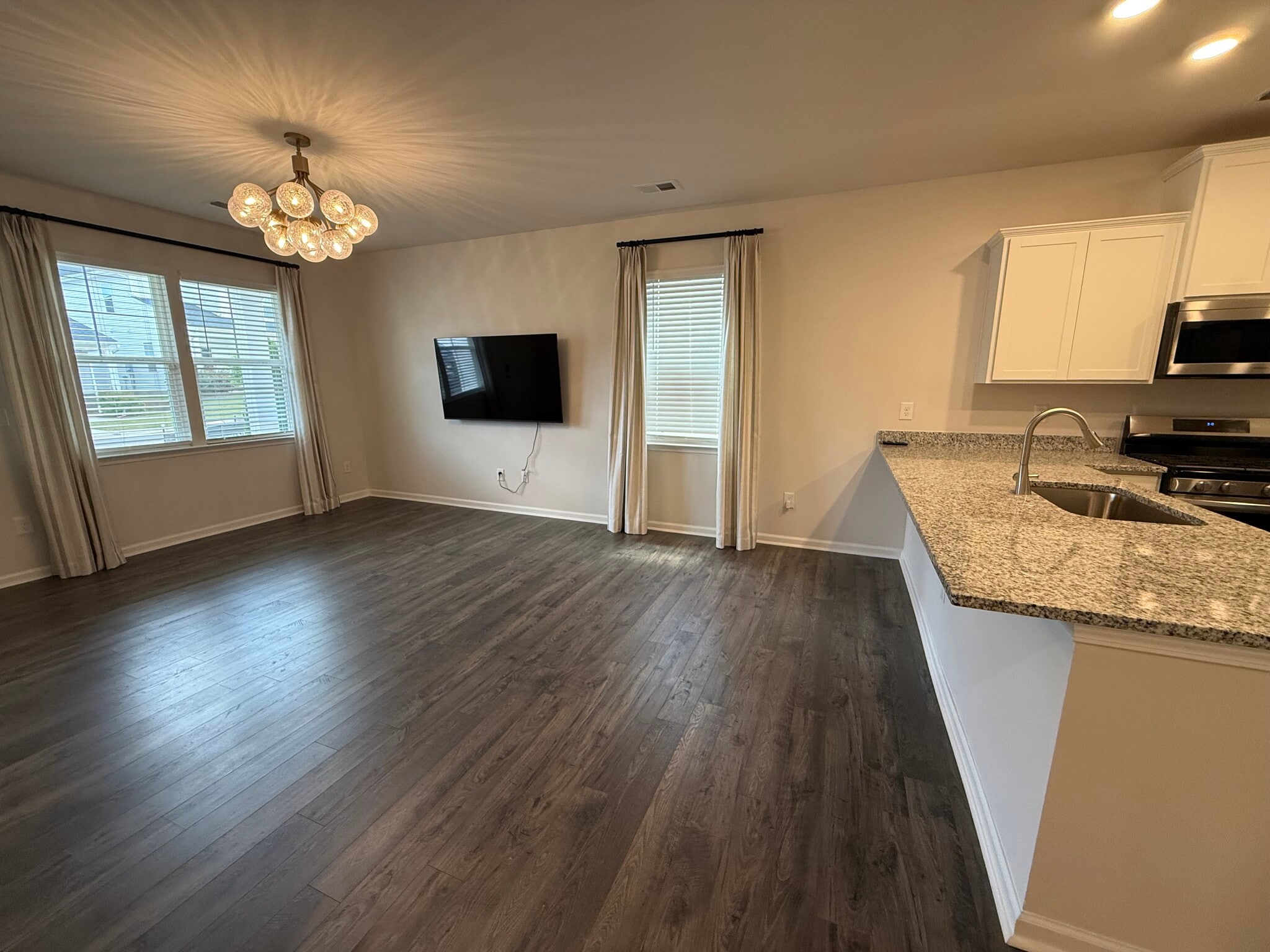 Building Photo - 374 Highline Trl