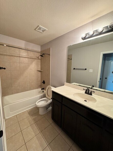Building Photo - 421 Commonwealth Dr