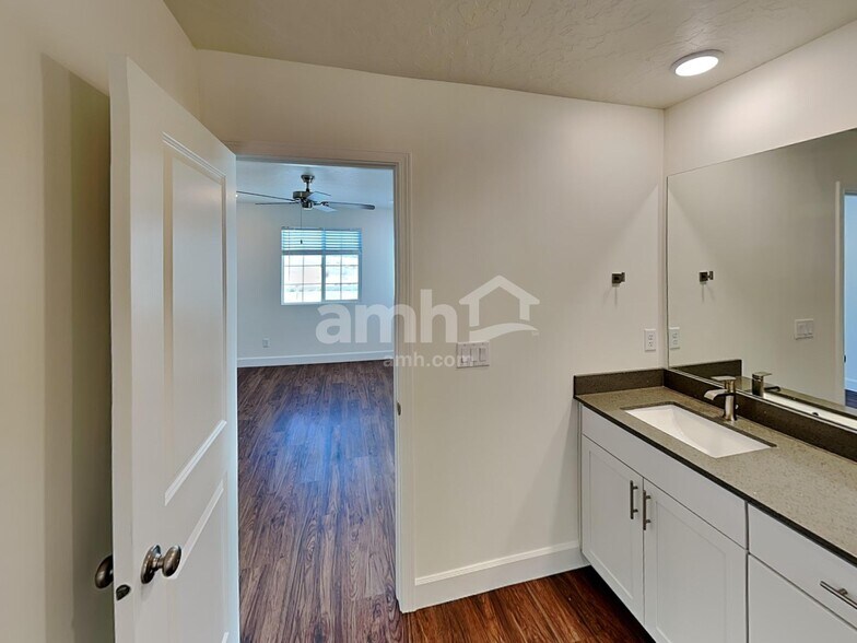 Building Photo - 6578 Old Forest Dr