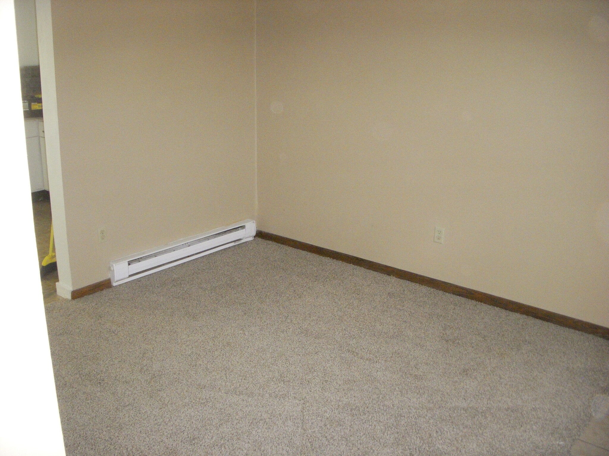 Building Photo - 2104 Emerson Ave