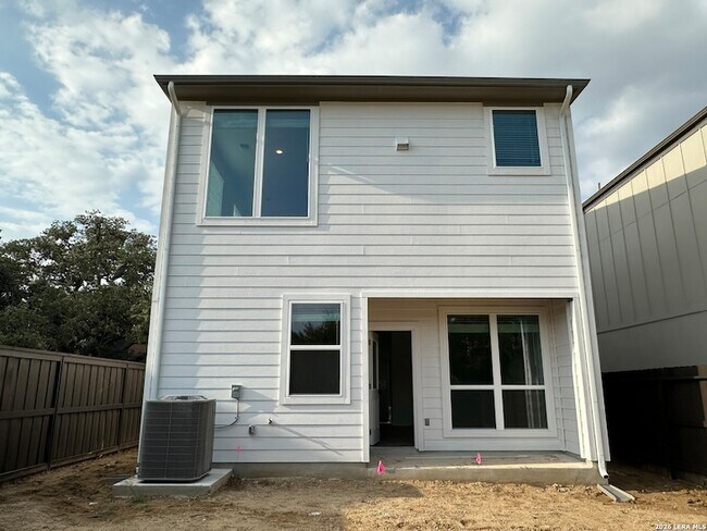 Building Photo - 20675 Huebner Rd