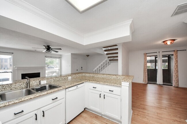 Building Photo - 12755 Mill Ridge Dr