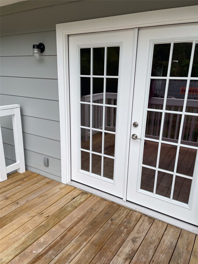 Building Photo - 250 McBride Trl