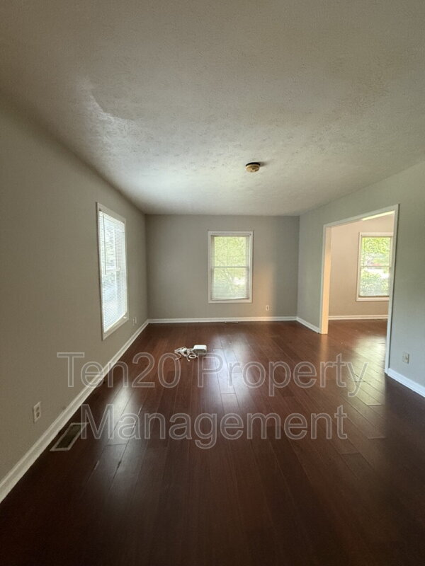 Building Photo - 3812 Wingate Dr