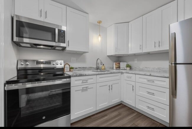 Building Photo - 165 South St