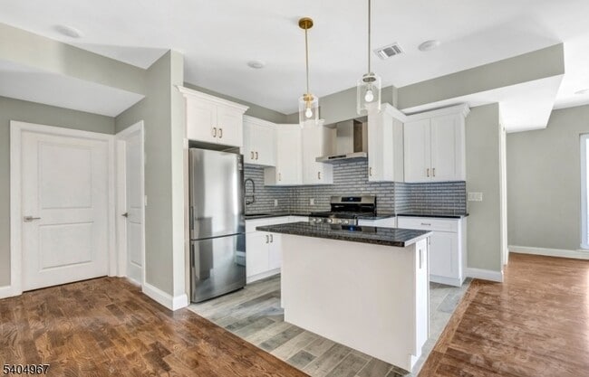 Building Photo - 318 Dixon Ave