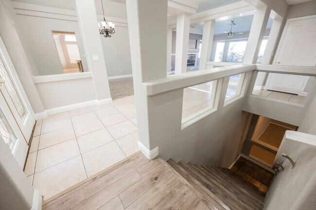 Building Photo - Gorgeous 1 Story Home in Gated Community