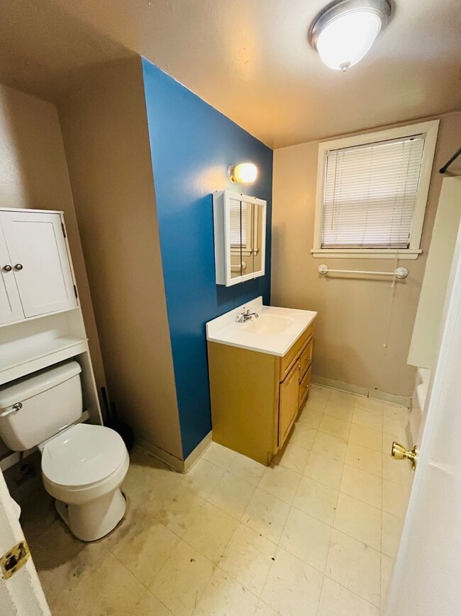 Building Photo - 515 Avenue C