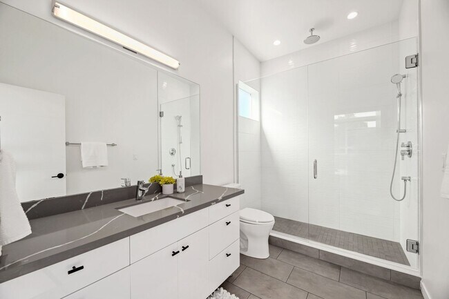 Building Photo - Delridge Townhome