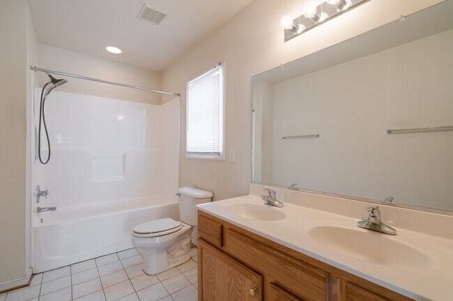 Building Photo - 3BR/2.5BA Home in Lakeside — Minutes to Bryan Park — $2,295/mo!