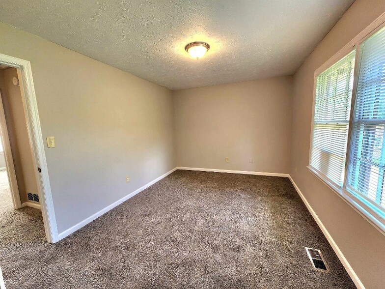 Building Photo - 1654 Pinedale Cir NW
