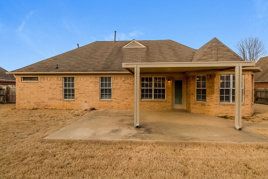 Building Photo - 4283 Ravenwood Park W