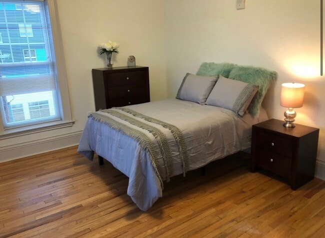 Building Photo - 900 E Fayette St