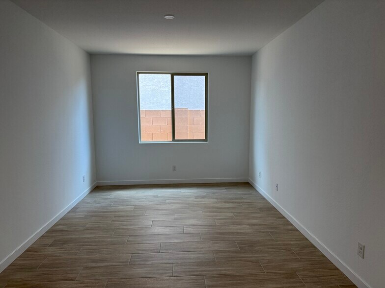 Den / craft / office - 40563 W Michaels Dr